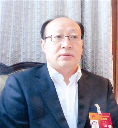 团分组会议的现场,本报记者见到了河南神火集团有限公司董事长李崇