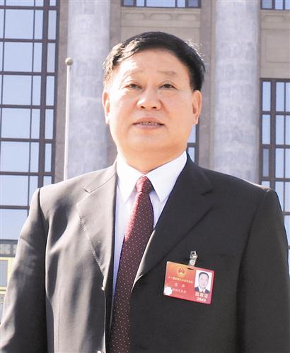 新疆有色集团公司董事长袁泽